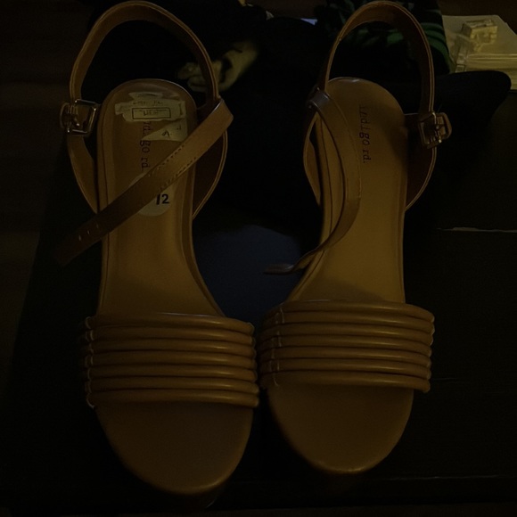 A pair of light brown wedges size 81/2. Perfect fitting strap around the ankle. - Picture 8 of 10